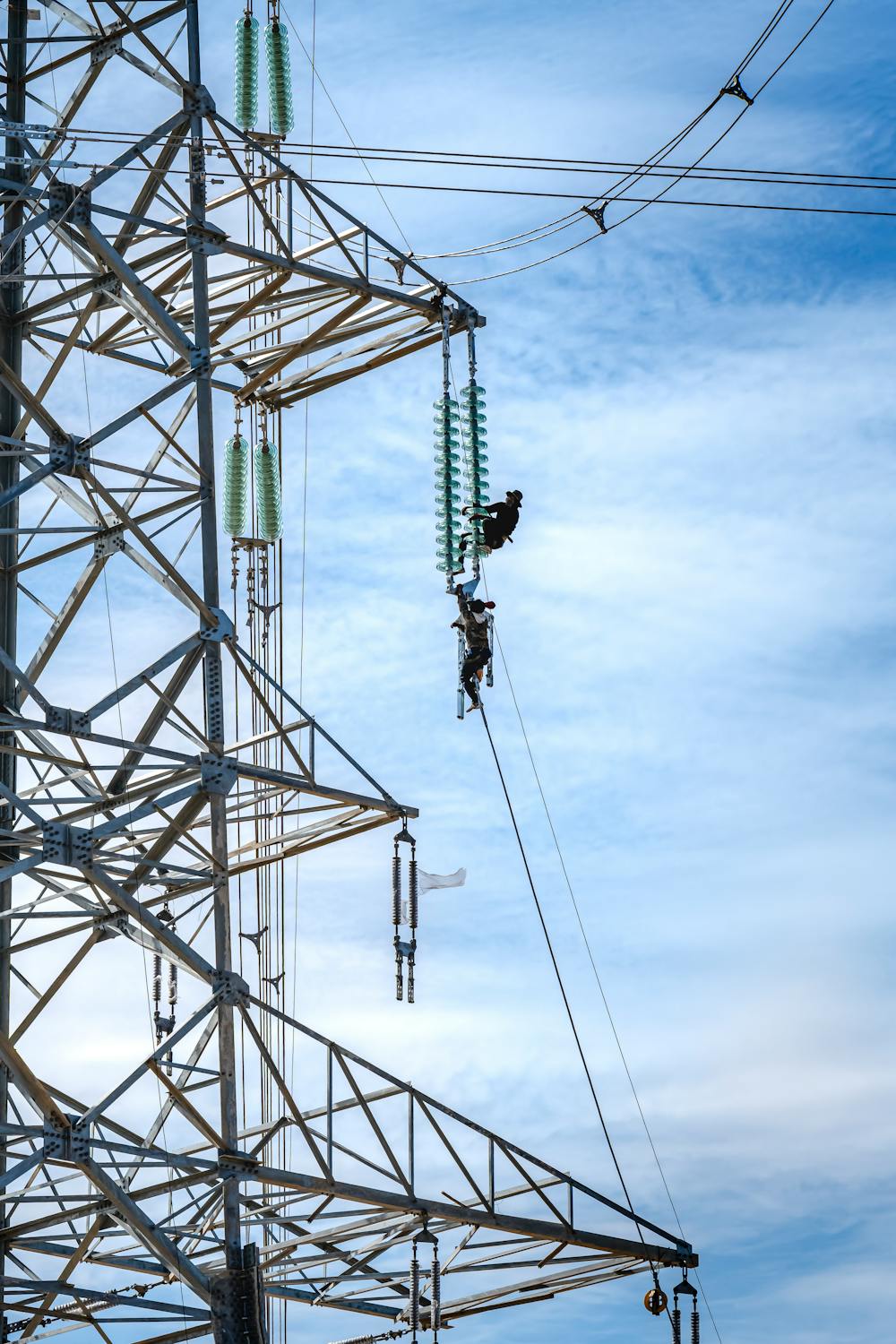 free-photo-of-men-working-on-transmission-tower
